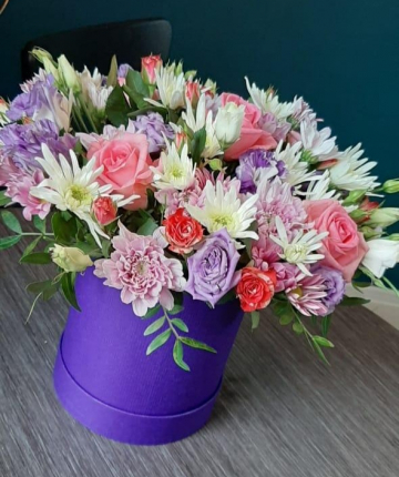 Композиция хризантем, лизиантусов, кустовых роз и эквадорских роз - 21 шт