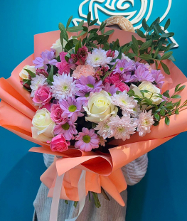 Большой букет из хризантем, фисташек, роз и гвоздик - 19 шт