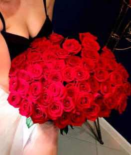 Букет из 45 ярко-красных российских роз