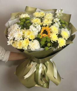 Букет из хризантем, маттиол, подсолнухов, гвоздик и самшита - 17 шт
