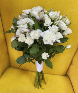 Букет из кустовых роз и альстромерий - 15 шт