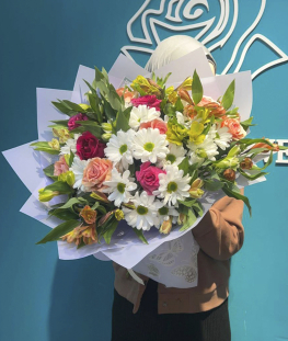 Букет из роз, хризантем и альстромерий - 29 шт