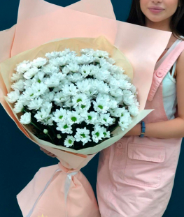 Букет из 17 белых кустовых хризантем