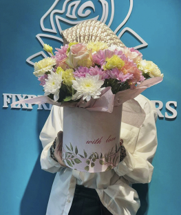 Композиция из лизиантусов, хризантем, гвоздик и роз - 11 шт