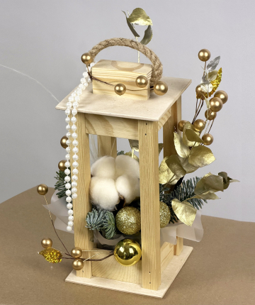 Новогодняя композиция из сухоцветов и эвкалипта