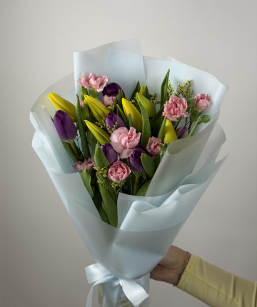 Букет из тюльпанов и гвоздик - 20 шт