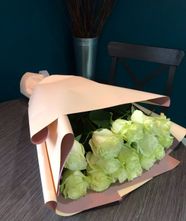 Букет из 15 белых эквадорских роз