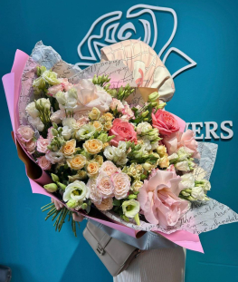 Букет из роз и лизиантусов - 35 шт