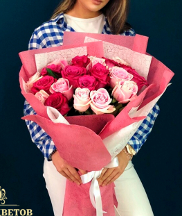 Букет микс из 19 эквадорских роз